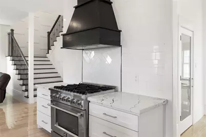 124 N 2nd Street, La Porte, TX 77571 - Photo 12