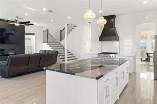 124 N 2nd St, La Porte, TX 77571 - Photo 10