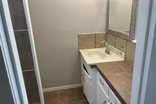 8915 Reamer St, Houston, TX 77074 - Photo 8