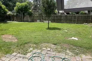 8915 Reamer St, Houston, TX 77074 - Photo 10