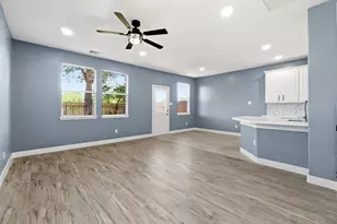 238 Drake Run Ln, Dickinson, TX 77539 - Photo 6