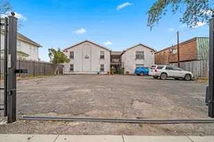 421 Emerson St, Houston, TX 77006 - Photo 14