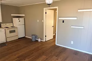 2809 Sam Houston Ave, Huntsville, TX 77340 - Photo 2