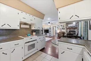 1833 W Decker Ave, Orange, NH 77632 - Photo 8
