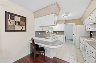 1833 W Decker Ave, Orange, NH 77632 - Photo 6