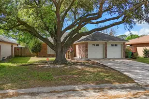 2205 Buchanan Dr, Baytown, TX 77520 - Photo 2