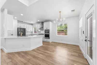 138 W Stockbridge Landing Circle, The Woodlands, TX 77382 - Photo 8