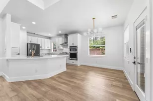 138 W Stockbridge Landing Cir, The Woodlands, TX 77382 - Photo 8