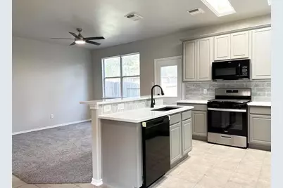 38 Blue Creek Place, The Woodlands, TX 77382 - Photo 8