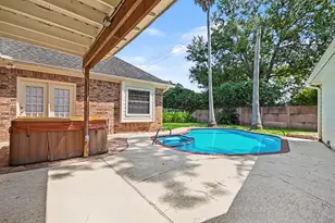 15814 Lake Lodge Dr, Houston, TX 77062 - Photo 26