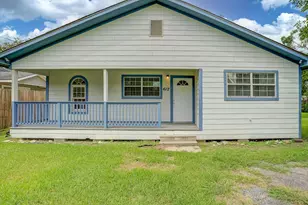 612 Harvey St, Clute, TX 77531 - Photo 4