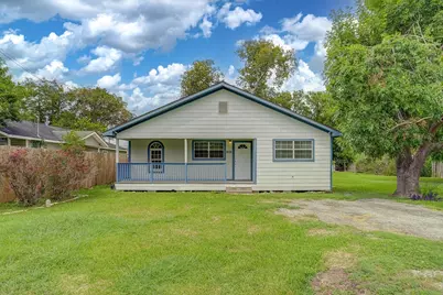 612 Harvey Street, Clute, TX 77531 - Photo 1