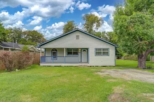 612 Harvey St, Clute, TX 77531 - Photo 1