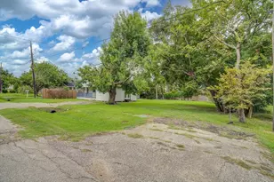 612 Harvey St, Clute, TX 77531 - Photo 34