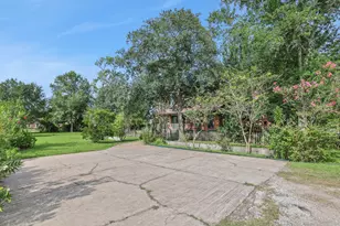219 Harris Rd, Highlands, TX 77562 - Photo 10