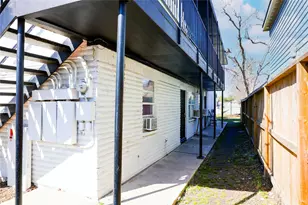 909 Yorkshire St St, Houston, TX 77022 - Photo 4