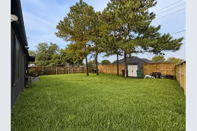 2043 Des Jardines Street, Houston, TX 77023 - Photo 2