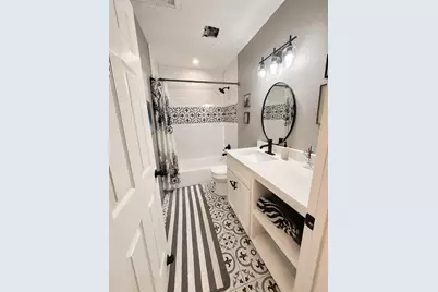 2043 Des Jardines Street, Houston, TX 77023 - Photo 4
