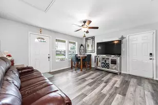 718 W 10th St, Freeport, TX 77541 - Photo 2