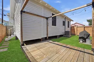 2115 26th St, Galveston, TX 77550 - Photo 24