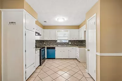 4202 Townes Forest Road, Friendswood, TX 77546 - Photo 8