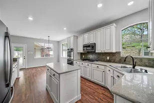 3 Murmuring Creek Pl, Conroe, TX 77385 - Photo 14