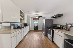 15185 Travis Ln, Willis, TX 77378 - Photo 8