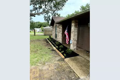 2306 Heather Street, Highlands, TX 77562 - Photo 2