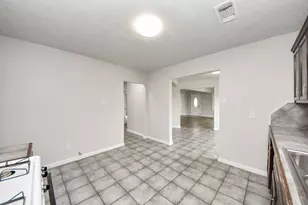 9413 Arden Ct, Houston, TX 77033 - Photo 16