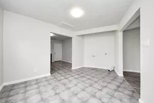 9413 Arden Ct, Houston, TX 77033 - Photo 12