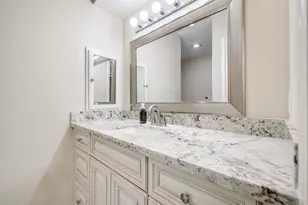 1035 Fountain View Dr, Houston, TX 77057 - Photo 16