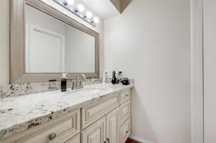 1035 Fountain View Dr, Houston, TX 77057 - Photo 20