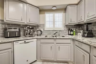 1035 Fountain View Drive, Houston, TX 77057 - Photo 12