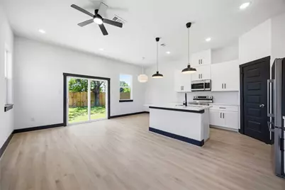 4630 Edfield Street #A/B, Houston, TX 77033 - Photo 4