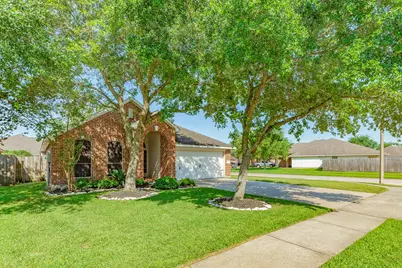2912 Standing Springs Lane, Dickinson, TX 77539 - Photo 2