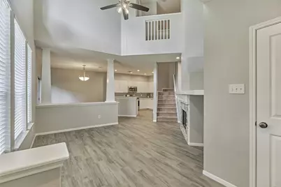25 Scarlet Woods Court, The Woodlands, TX 77380 - Photo 4