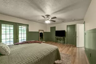 613 E Castle Harbour Dr, Friendswood, TX 77546 - Photo 10