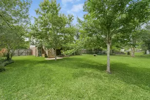 613 E Castle Harbour Dr, Friendswood, TX 77546 - Photo 34