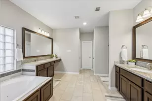2809 Shadow Woods Ct, Houston, TX 77043 - Photo 14