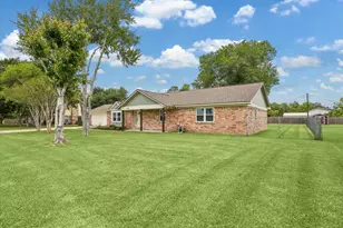 12206 Young Cir, Santa Fe, TX 77510 - Photo 2