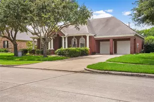 2227 Greenhaven Dr, Sugar Land, TX 77479 - Photo 2