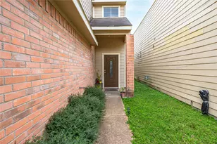 9283 Kingsflower Cir, Houston, TX 77075 - Photo 2