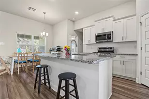 10 Gemstone Ct, Angleton, TX 77515 - Photo 12