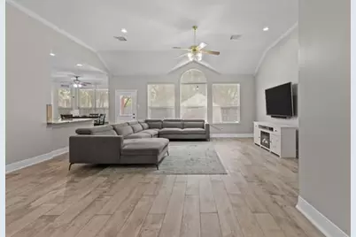 2015 E Trail Water Court, Houston, TX 77339 - Photo 2