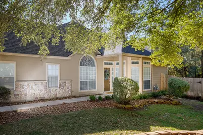 182 N Valley Oaks Circle, The Woodlands, TX 77382 - Photo 2