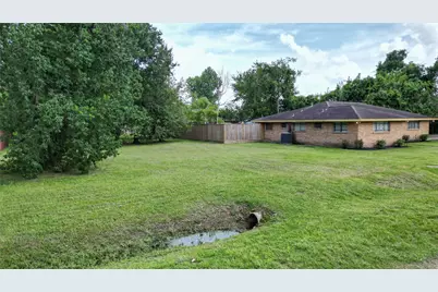 7602 Echo Brook Drive, Houston, TX 77037 - Photo 14