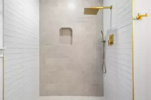 719 E 40th 1/2 St, Houston, TX 77022 - Photo 30