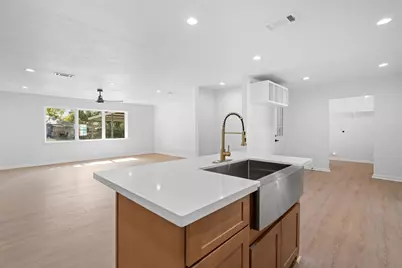 719 E 40th 1/2 Street, Houston, TX 77022 - Photo 18