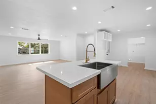 719 E 40th 1/2 St, Houston, TX 77022 - Photo 18