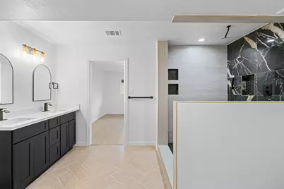 719 E 40th 1/2 Street, Houston, TX 77022 - Photo 22